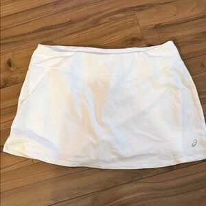 Asics White Skort- Designed for breathability and comfort on the court.